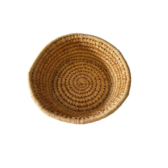 Vintage Handmade Hand Woven Weave Large Basket Bowl Round Tan 9.5 x 4" - Picture 4 of 13